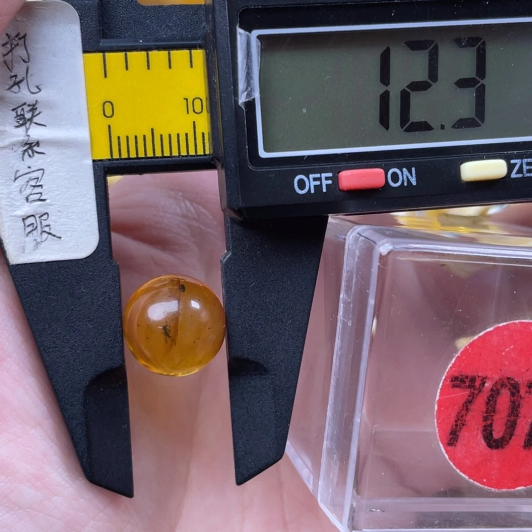 蜜蜡未镶嵌珠宝奇石