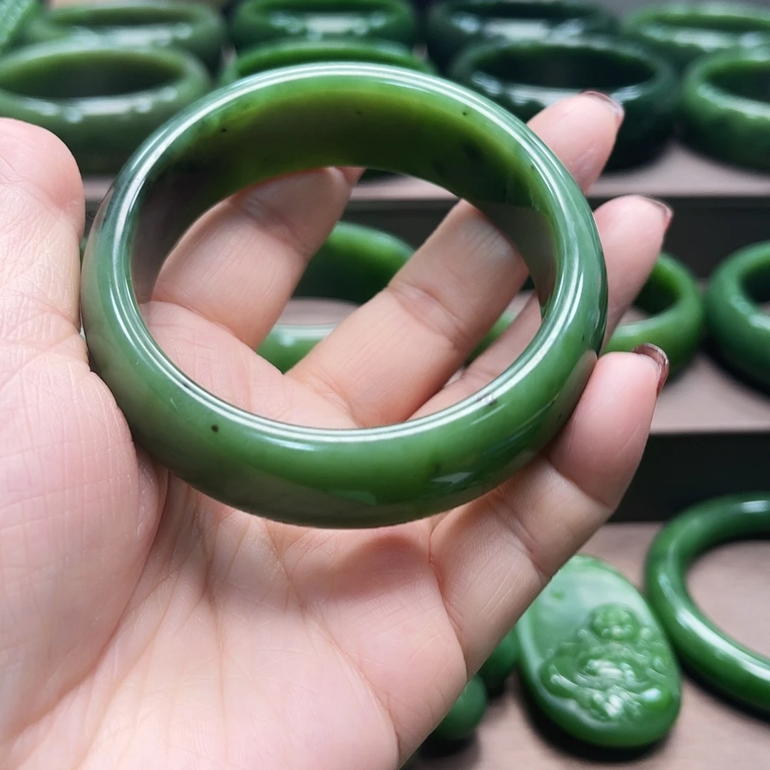 和田玉（碧玉）未镶嵌手镯