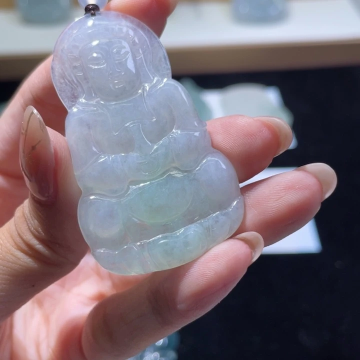 翡翠未镶嵌颈饰观音