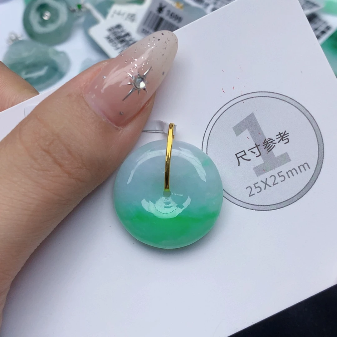 颈饰18K金镶嵌翡翠