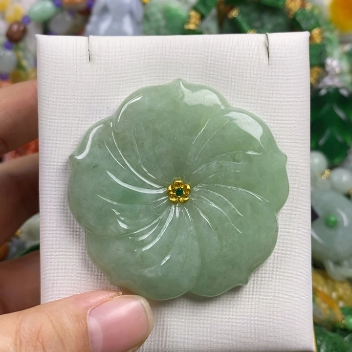 翡翠未镶嵌吊坠(赠链)