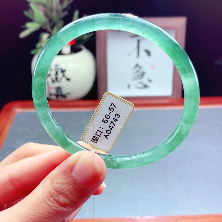 翡翠未镶嵌手镯圆镯