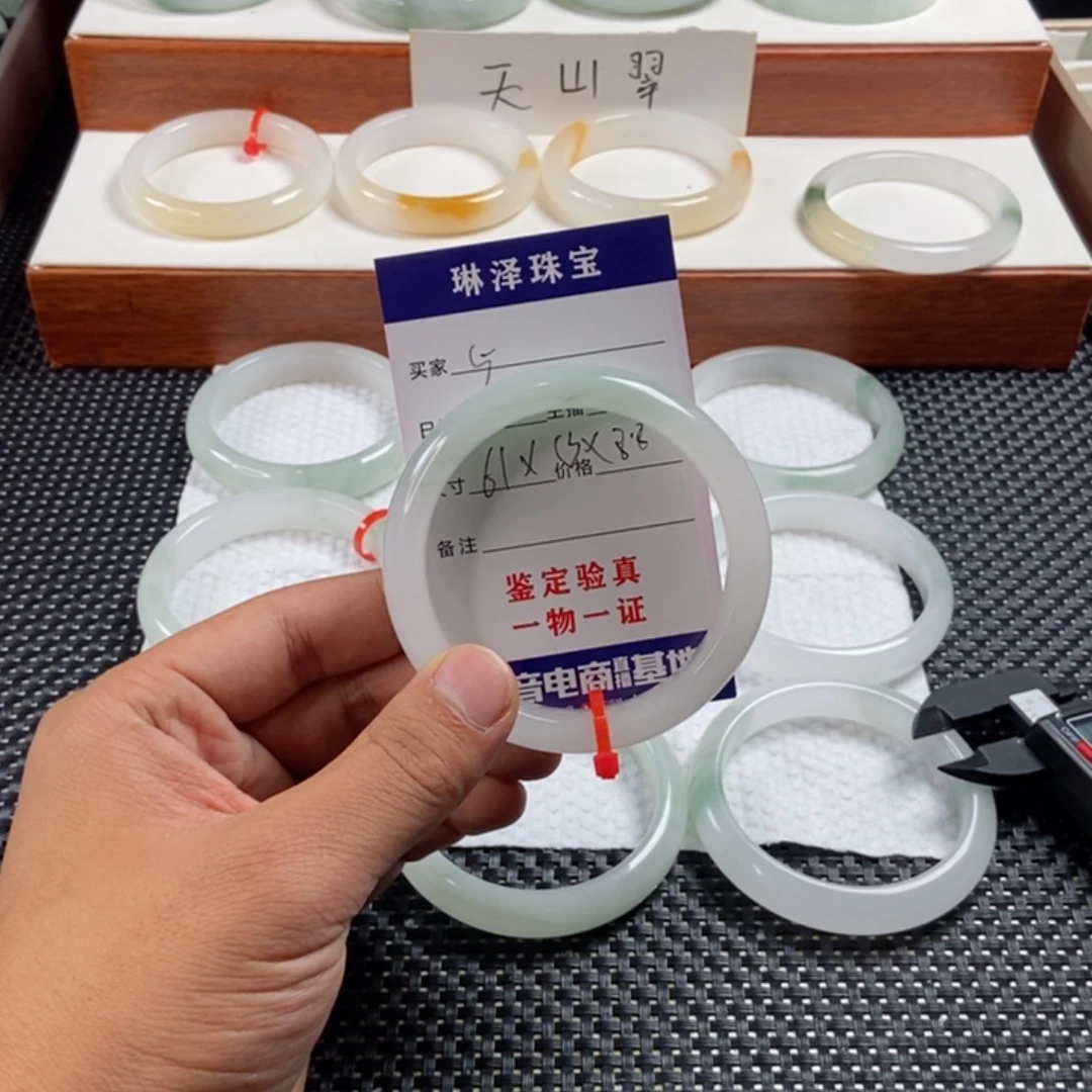 星***辰石英质玉未镶嵌手镯5