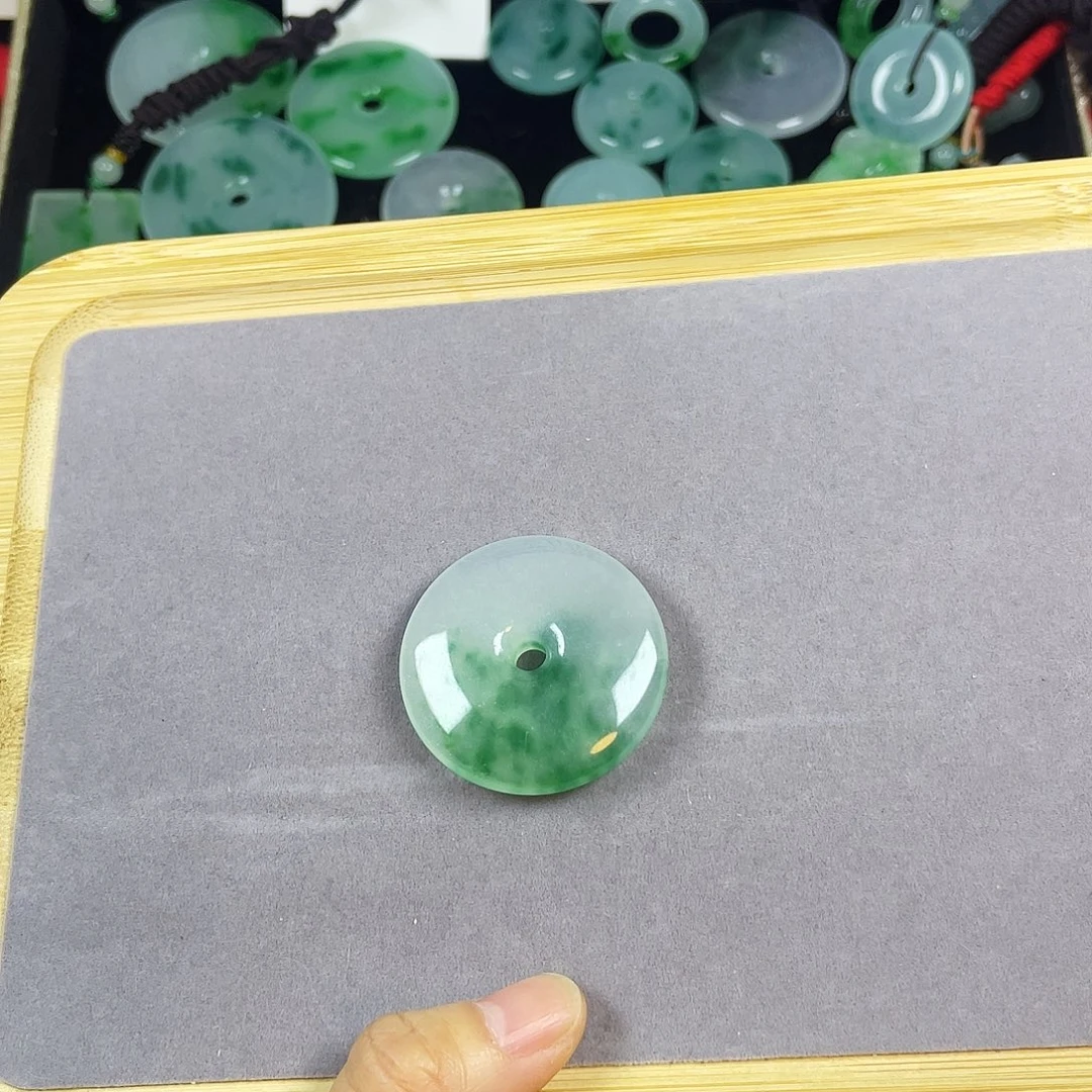 翡翠未镶嵌颈饰吊坠