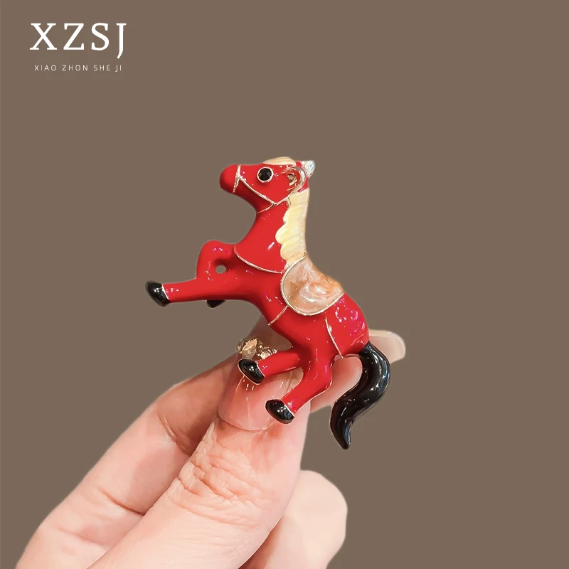 铜珐琅胸针 红色幸运小马胸花高端女气质时尚别针本命年衣服配饰