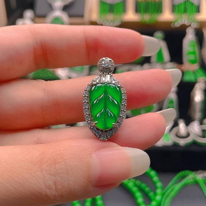 翡翠未镶嵌颈饰2465588