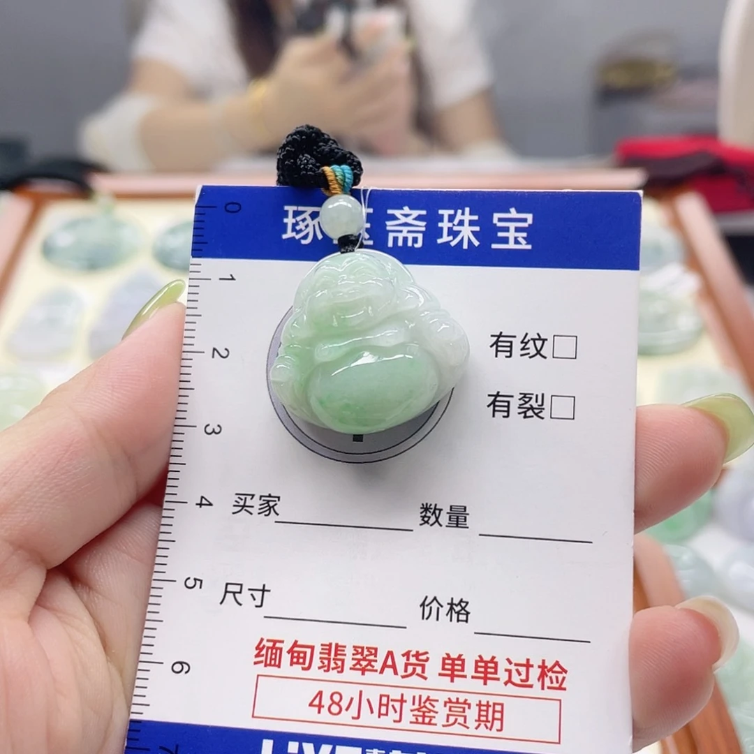 颈饰未镶嵌翡翠与***?佛公