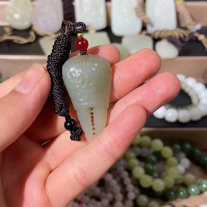 和田玉（糖玉）未镶嵌颈饰