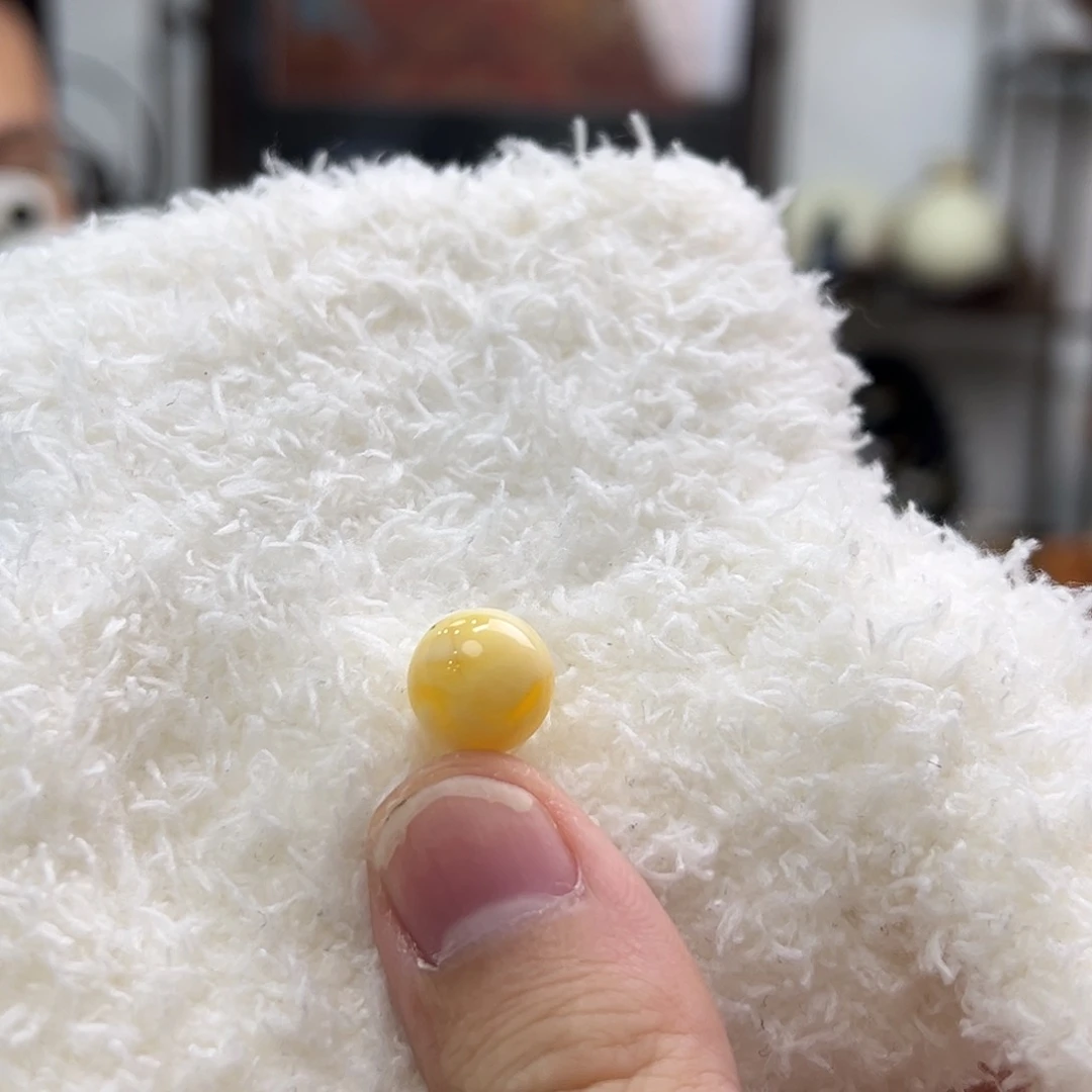 未镶嵌琥珀珠宝奇石