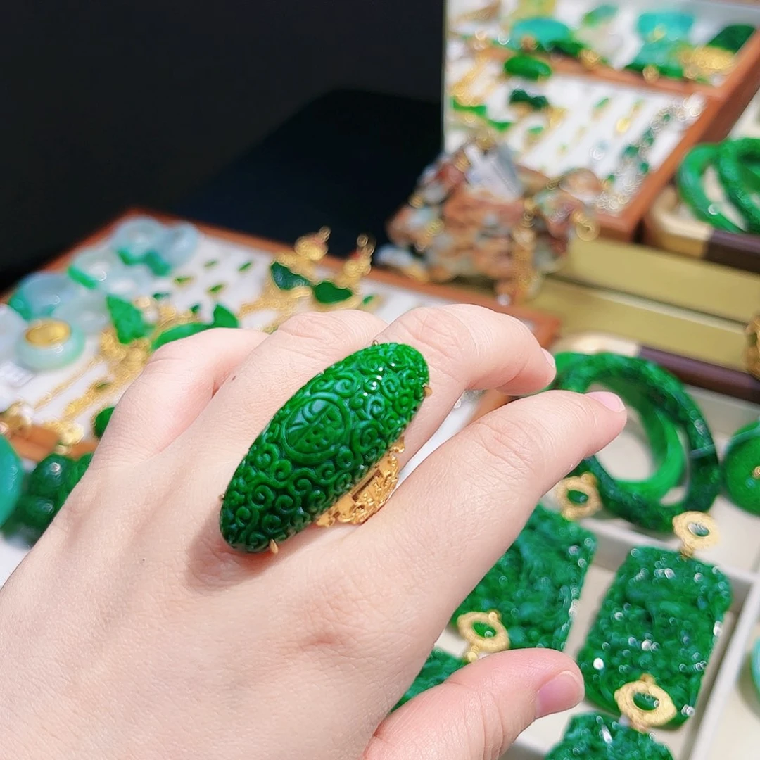 【闪购商品】18K金镶嵌戒指翡翠卫*