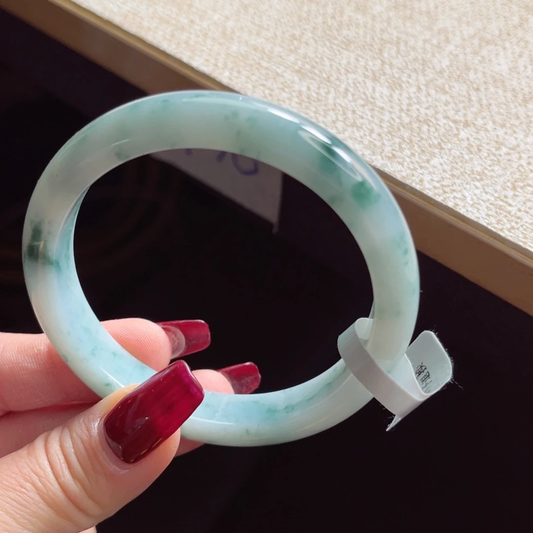 翡翠手镯未镶嵌手镯