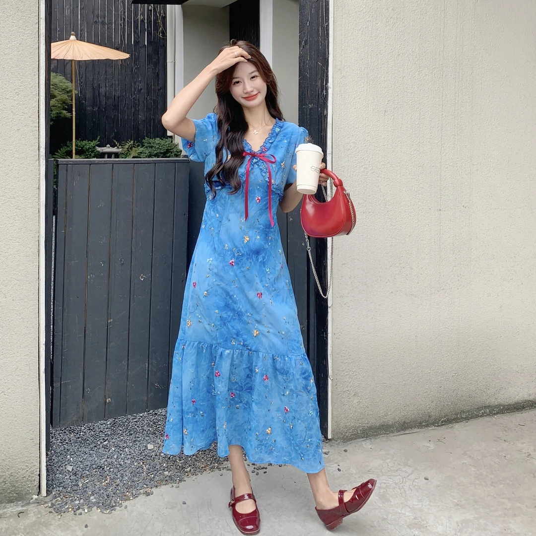 法式蓝色碎花连衣裙女2025夏季新款气质V领海边度假收腰鱼尾长裙