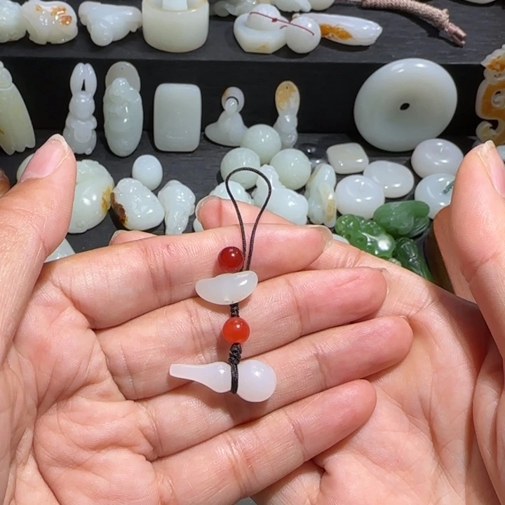 和田玉颈饰未镶嵌宋**！