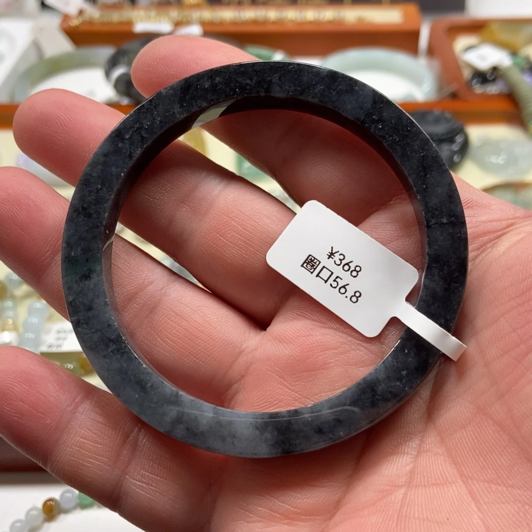 翡翠手镯未镶嵌翡翠