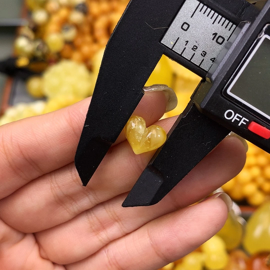 未镶嵌琥珀珠宝奇石