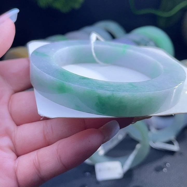 定制翡翠未镶嵌翡翠手镯