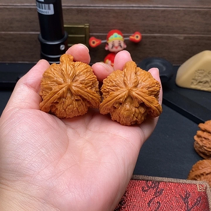 顺***张把件文玩核桃白奔