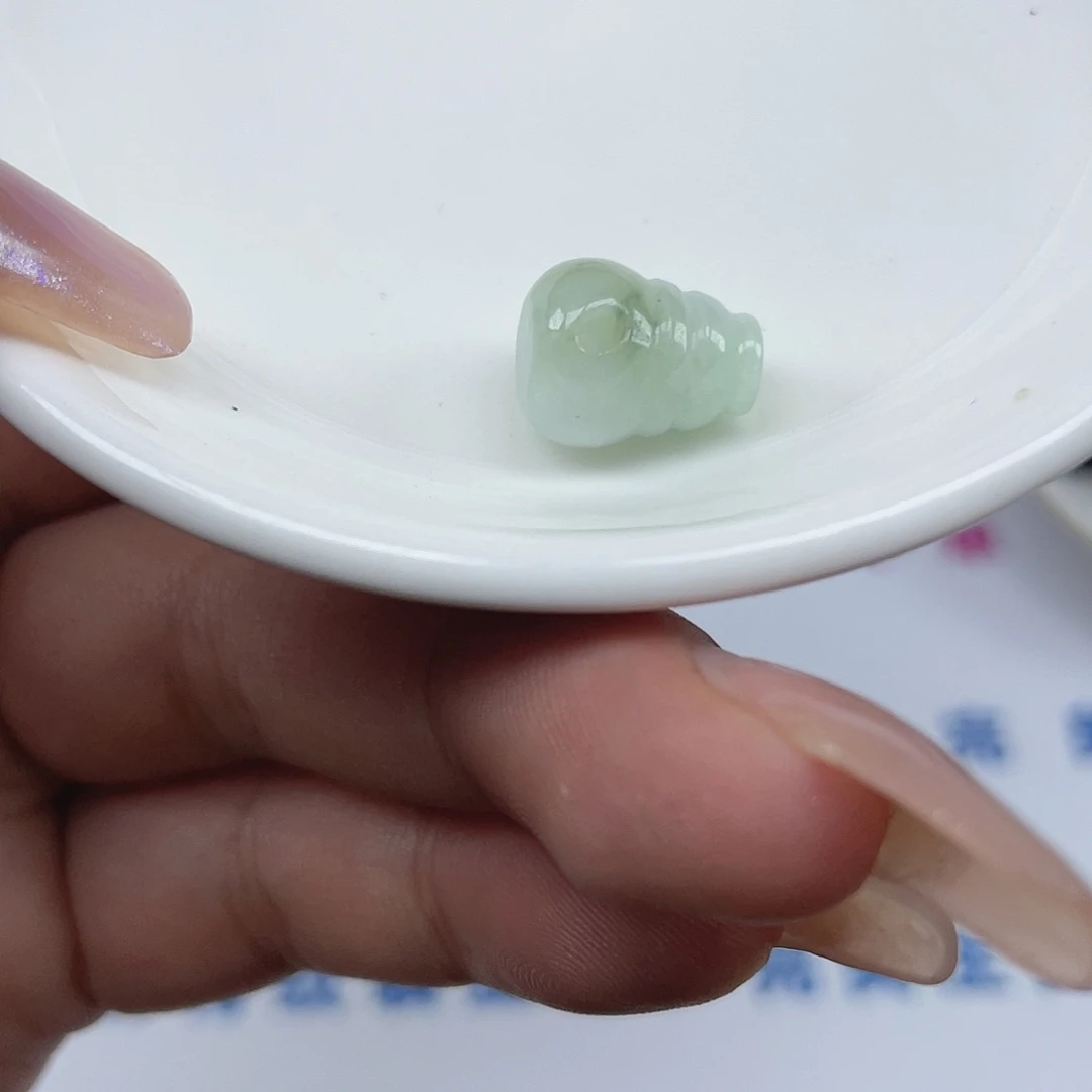 翡翠散珠翡翠三通1颗