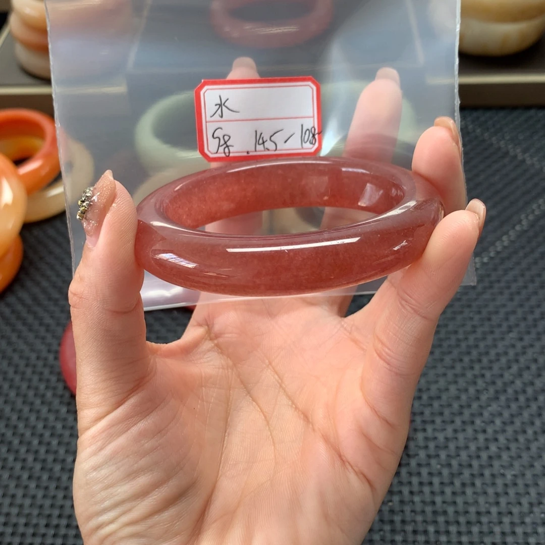 水***石英岩玉未镶嵌手镯