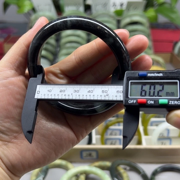 蛇纹石玉未镶嵌手镯49