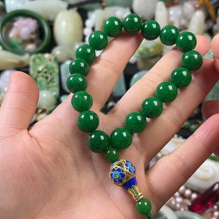 翡翠未镶嵌颈饰翡翠未镶嵌颈饰