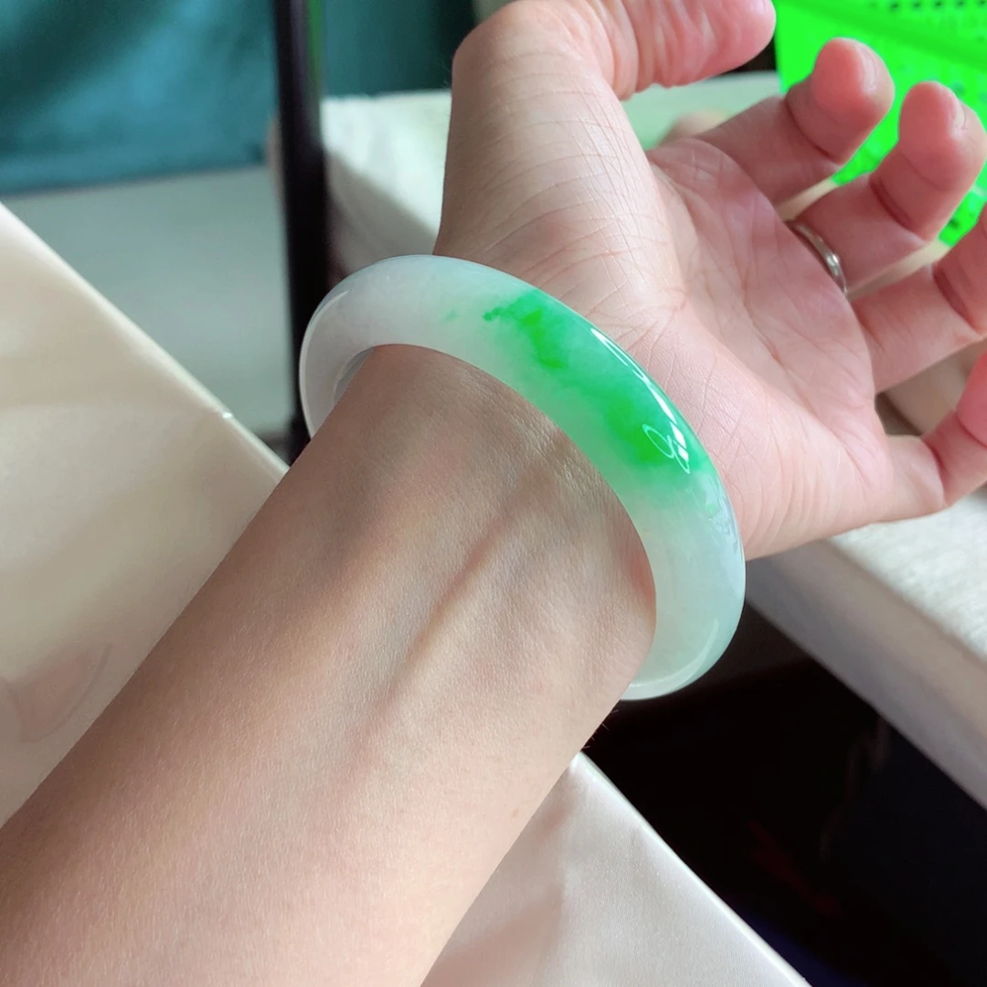 翡翠手镯未镶嵌56.3白底青起胶种老A