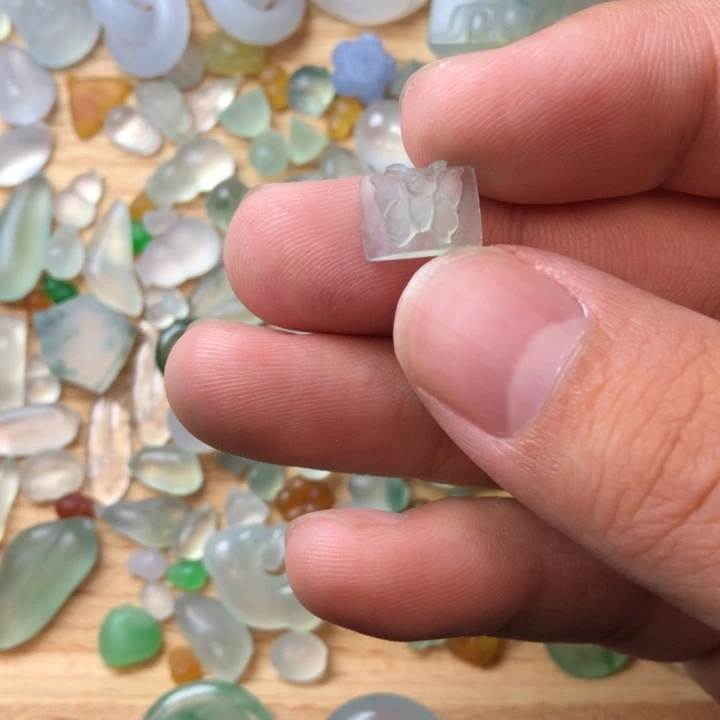 定制翡翠未镶嵌挂件