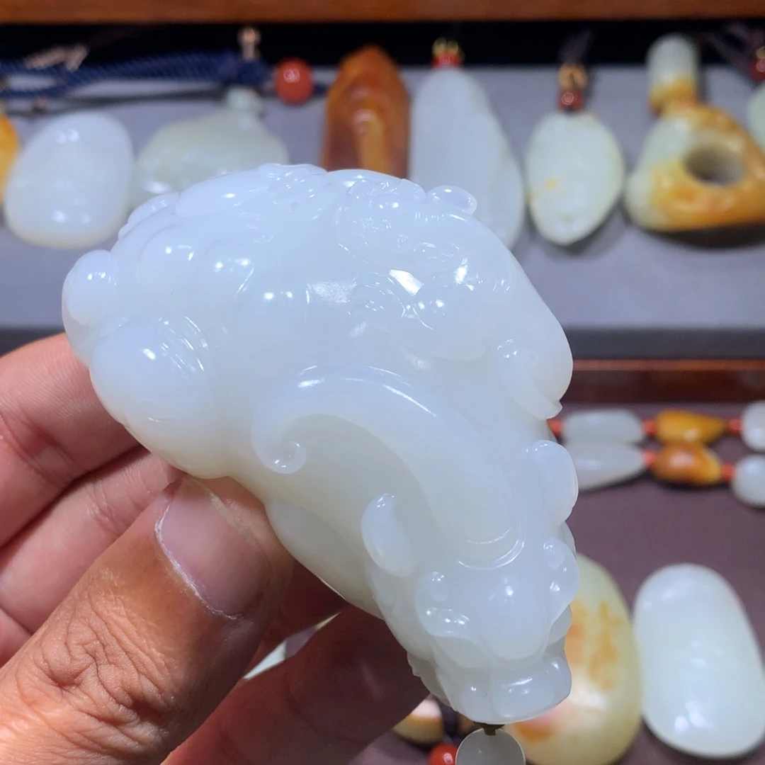 不***甜颈饰未镶嵌和田玉