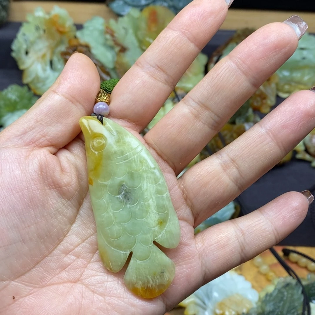 蛇纹石玉颈饰未镶嵌魅***姐