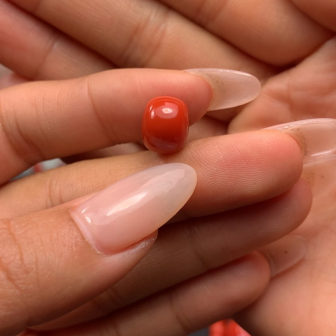 南红玛瑙珠子未镶嵌五*?