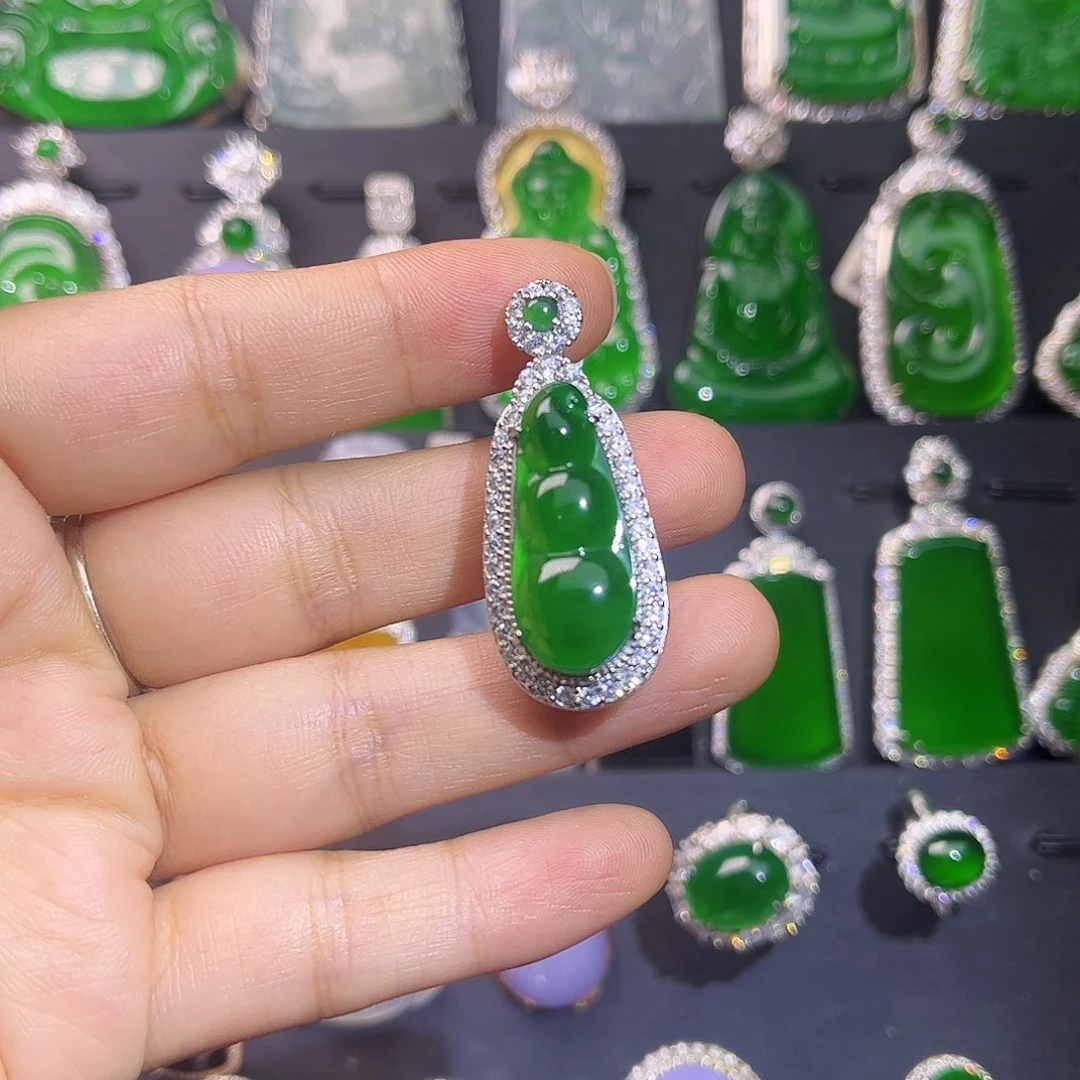 翡翠未镶嵌颈饰豆子