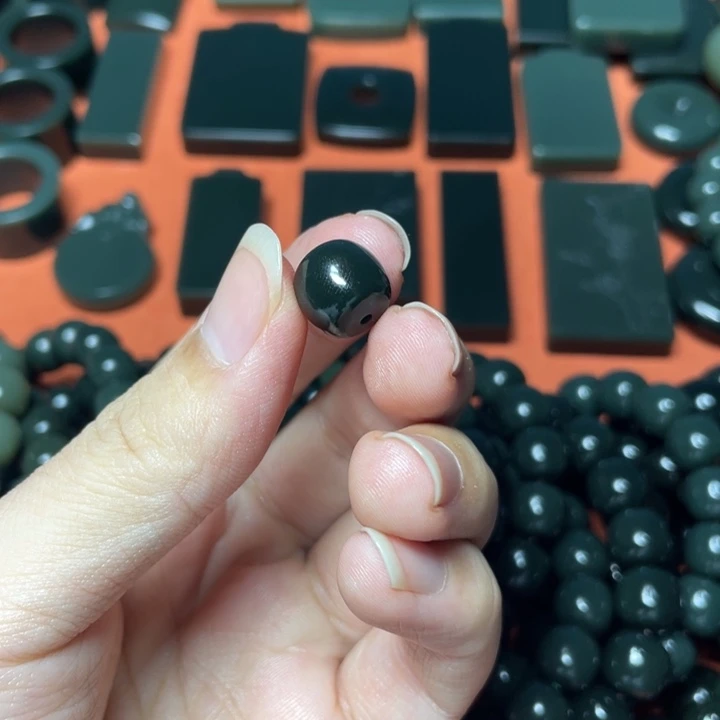 哈***哈和田玉（糖玉）未镶嵌颈饰