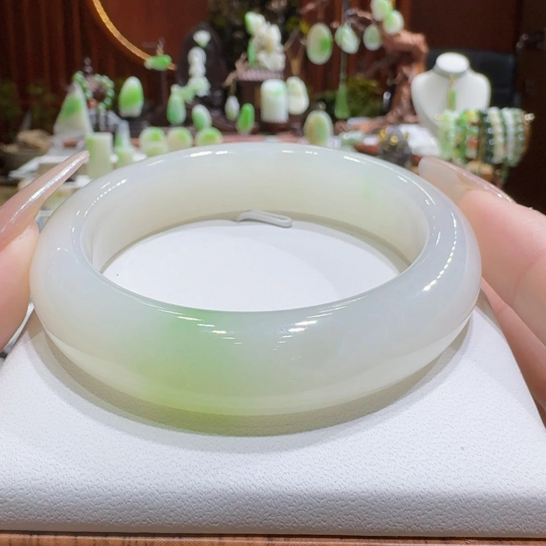 和田玉（翠青玉）手镯未镶嵌白底翠5556