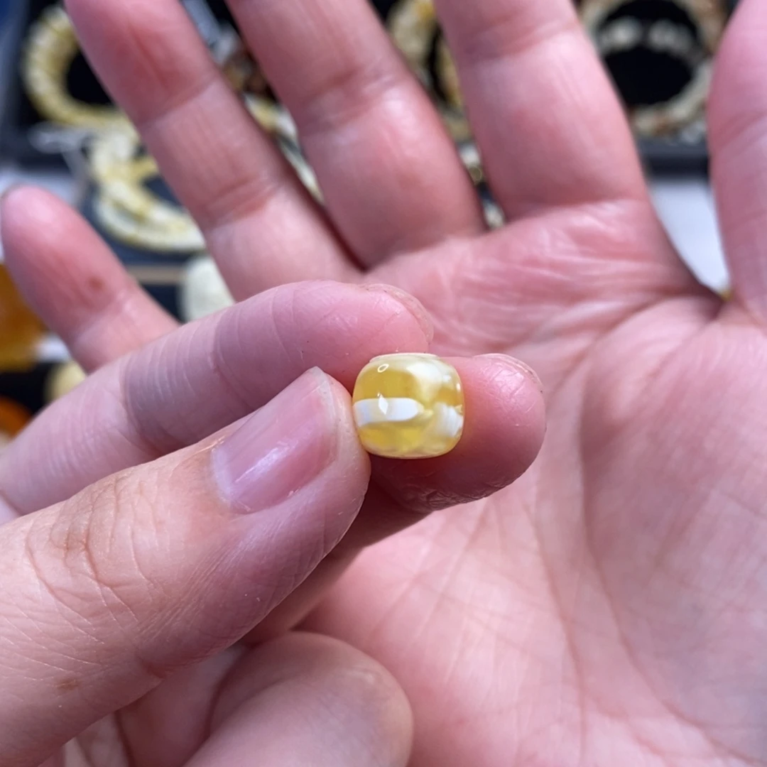 蜜蜡未镶嵌裸石金瓷白溶洞老型单珠9.6