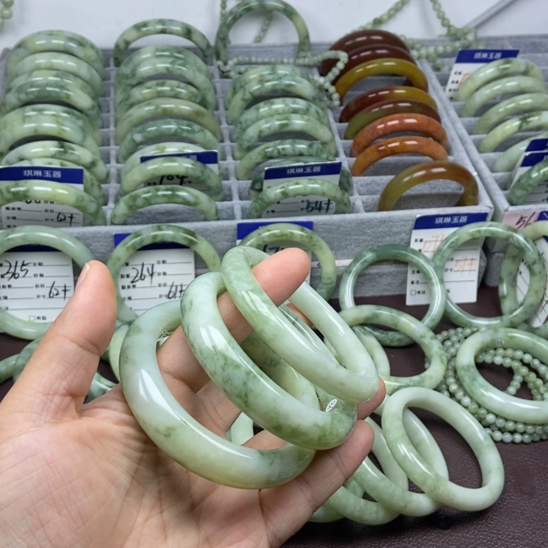 雾***都蛇纹石玉未镶嵌手镯