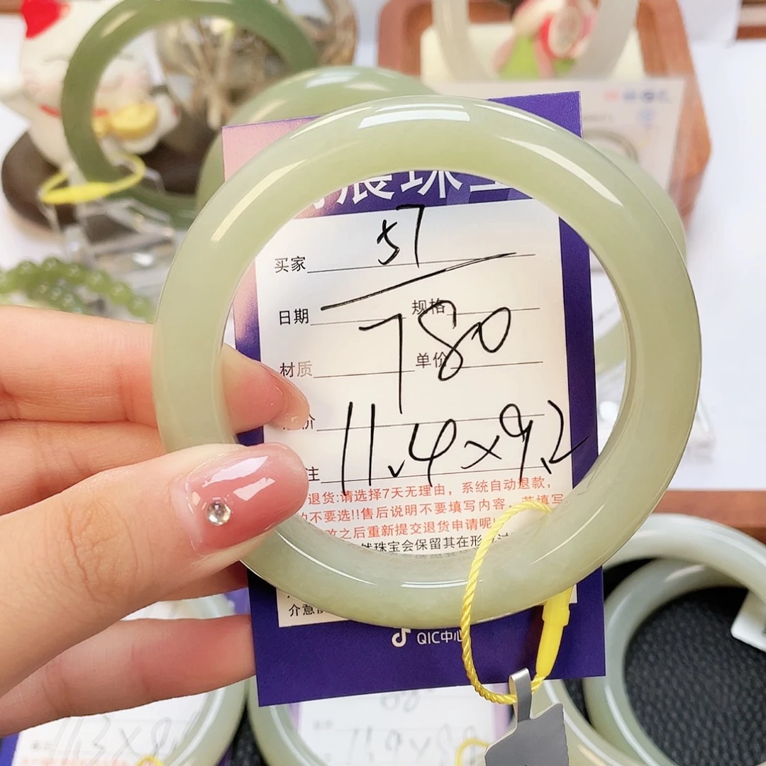 和田玉未镶嵌手镯