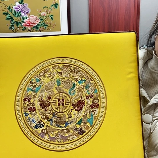 绸缎圈椅坐垫明黄色坐垫