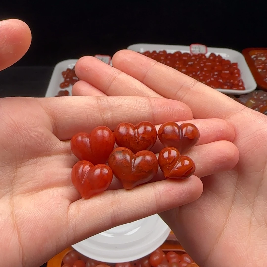 子***涵南红玛瑙未镶嵌挂件