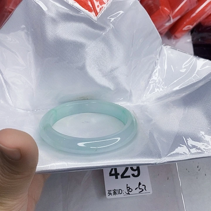 翡翠未镶嵌手镯一图一物实物为准（微瑕处理）
