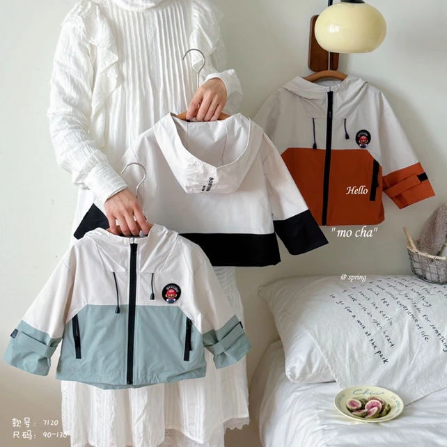 7120摩卡家袖口拼色拉链外套