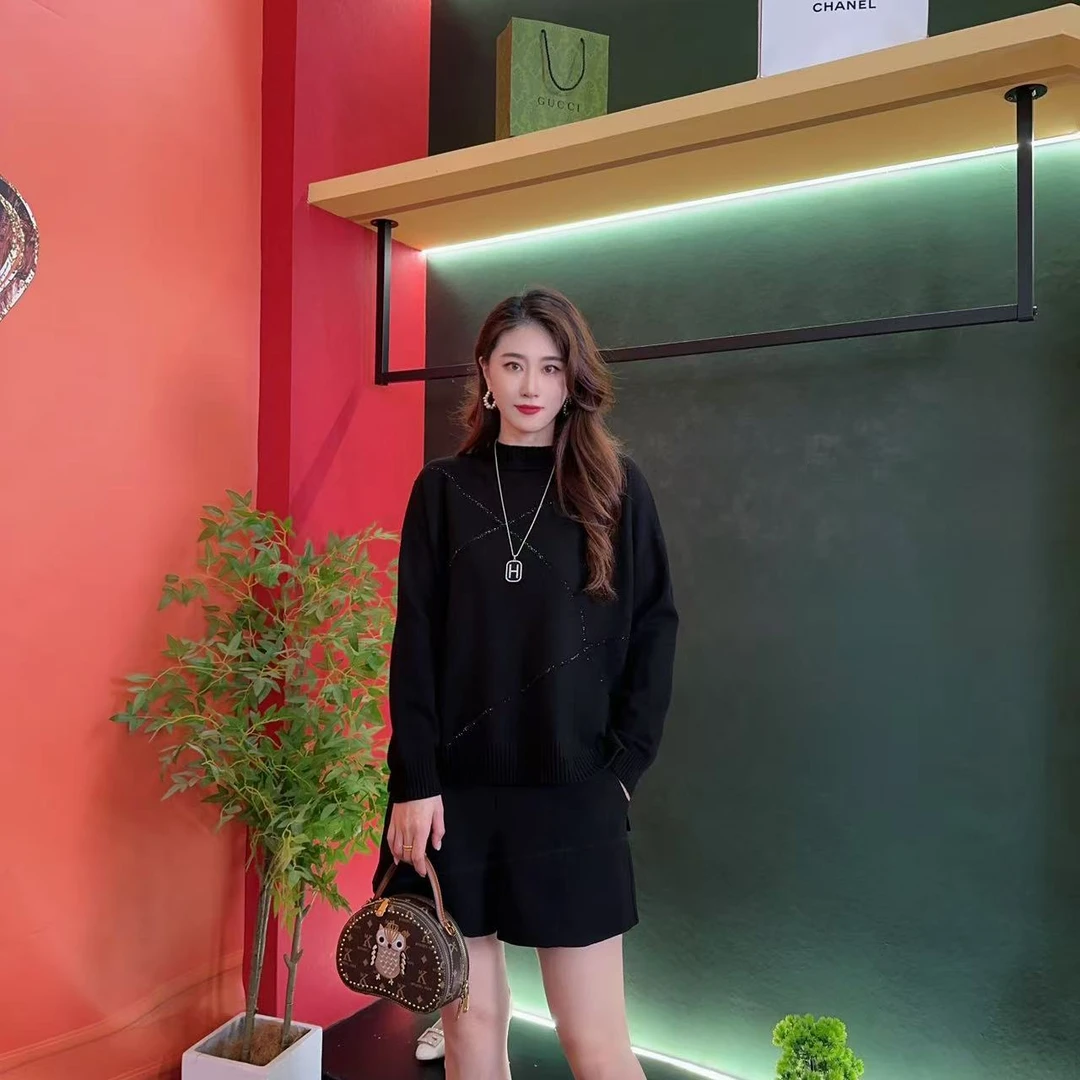 8001秋冬新款高级黑半高领烫钻针织衫女 宽松显瘦慵懒风衣上衣