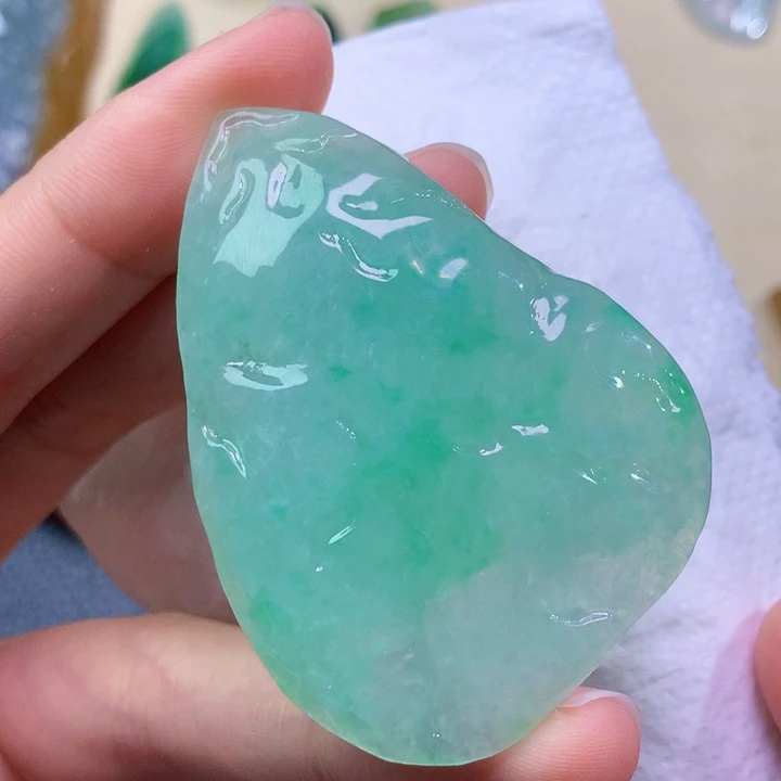 翡翠未镶嵌吊坠(不含链) 2902