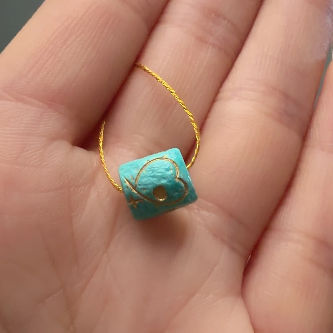 绿松石未镶嵌颈饰