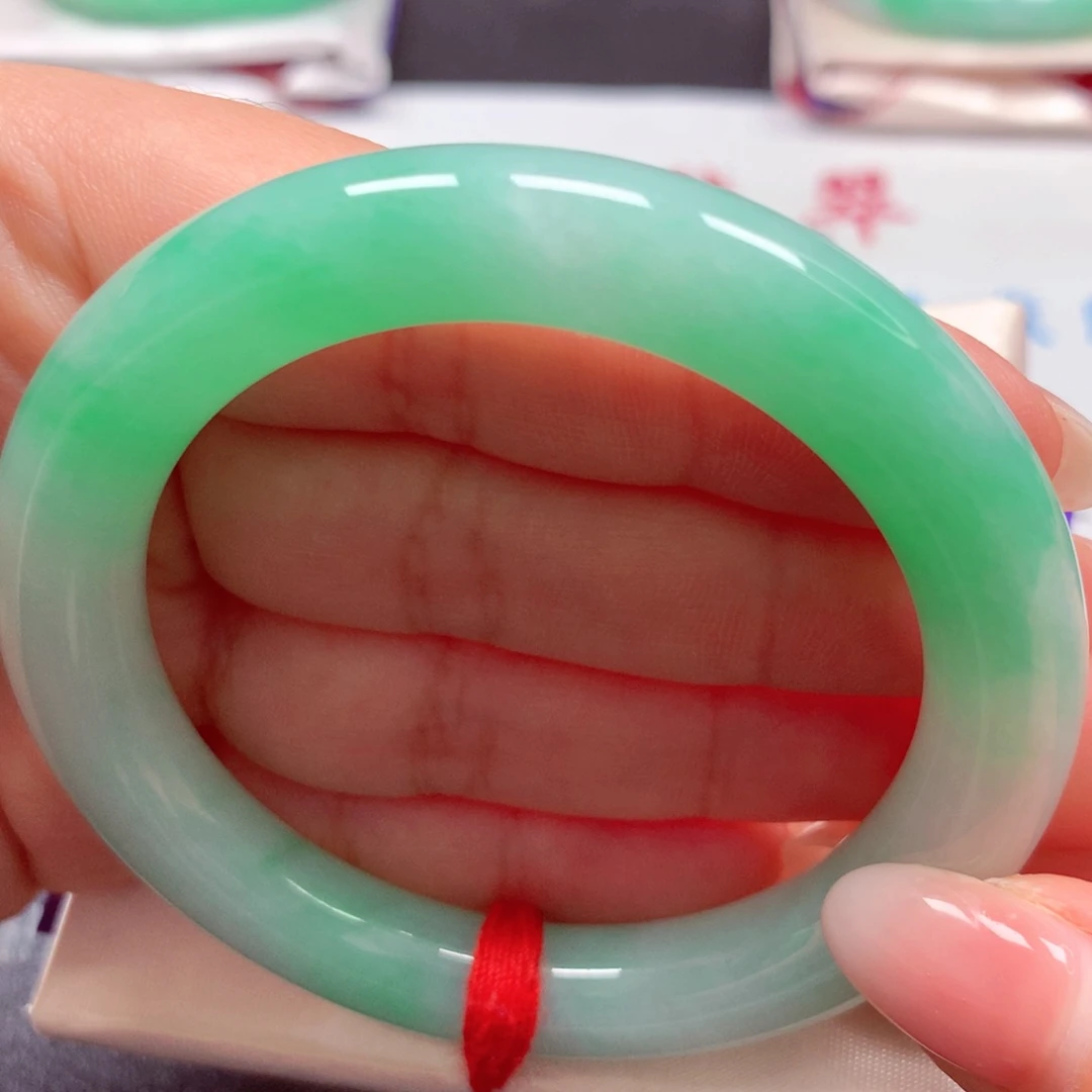 翡翠手镯（圆镯）未镶嵌冰阳绿62