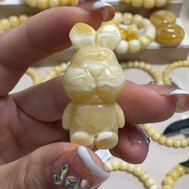 琥珀吊坠(不含链)未镶嵌浓蜡兔子瓷白花
