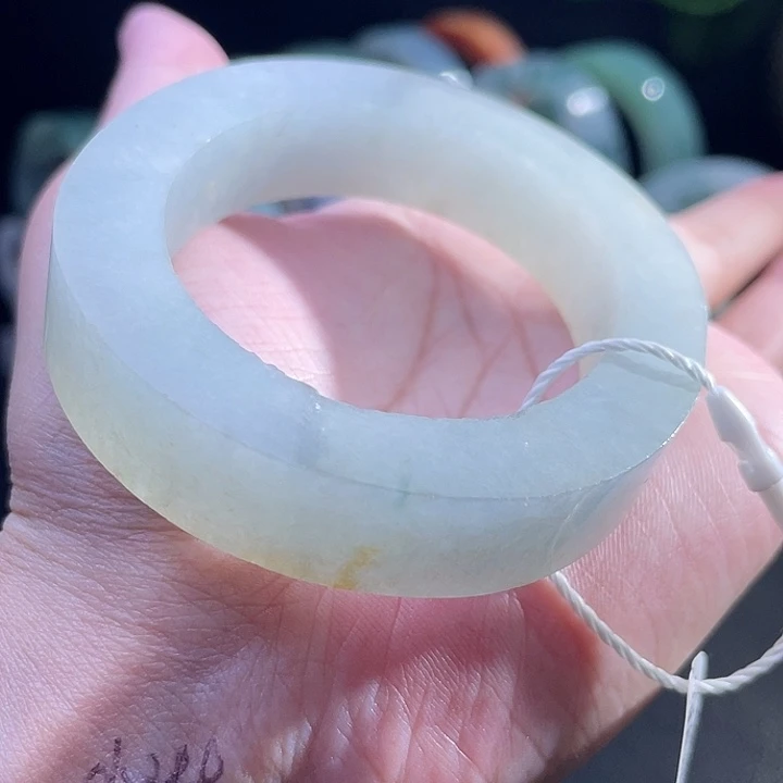 定制翡翠未镶嵌翡翠手镯