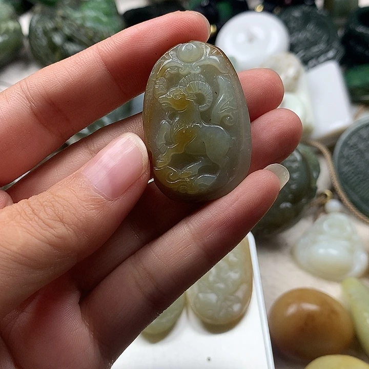 颈饰未镶嵌和田玉