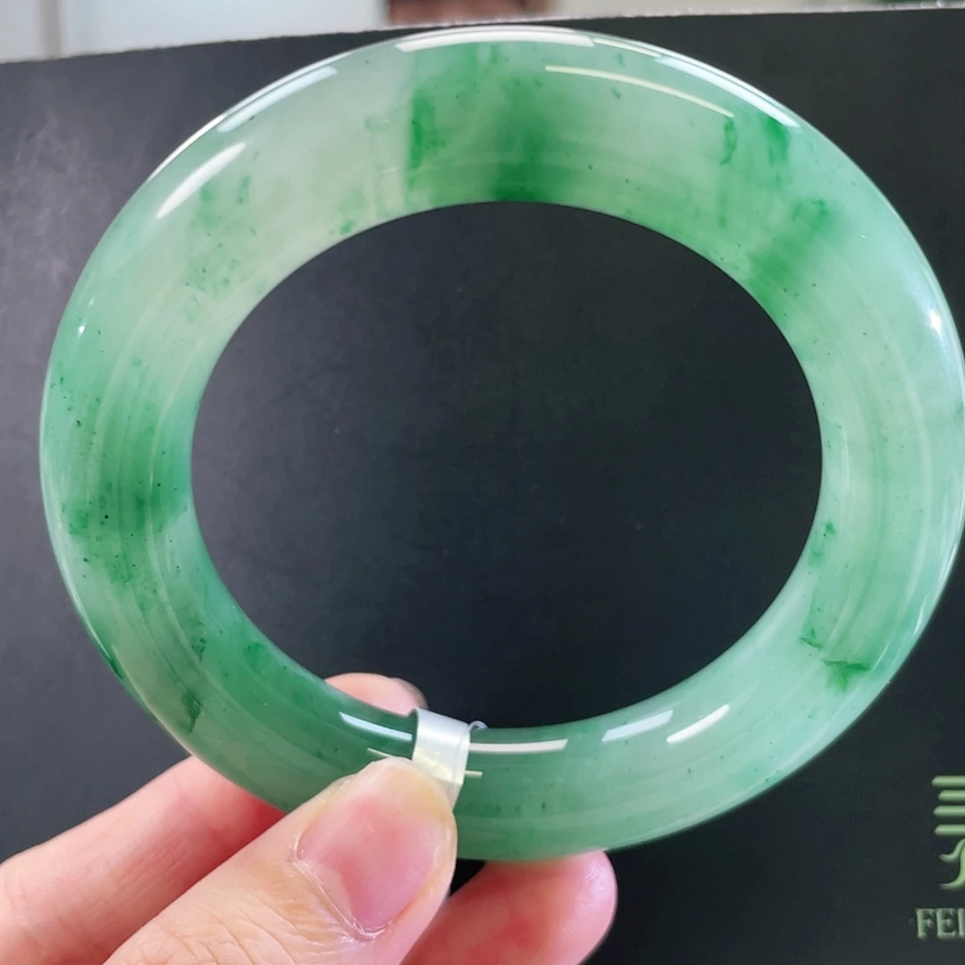 【闪购商品】未镶嵌手镯石英质玉