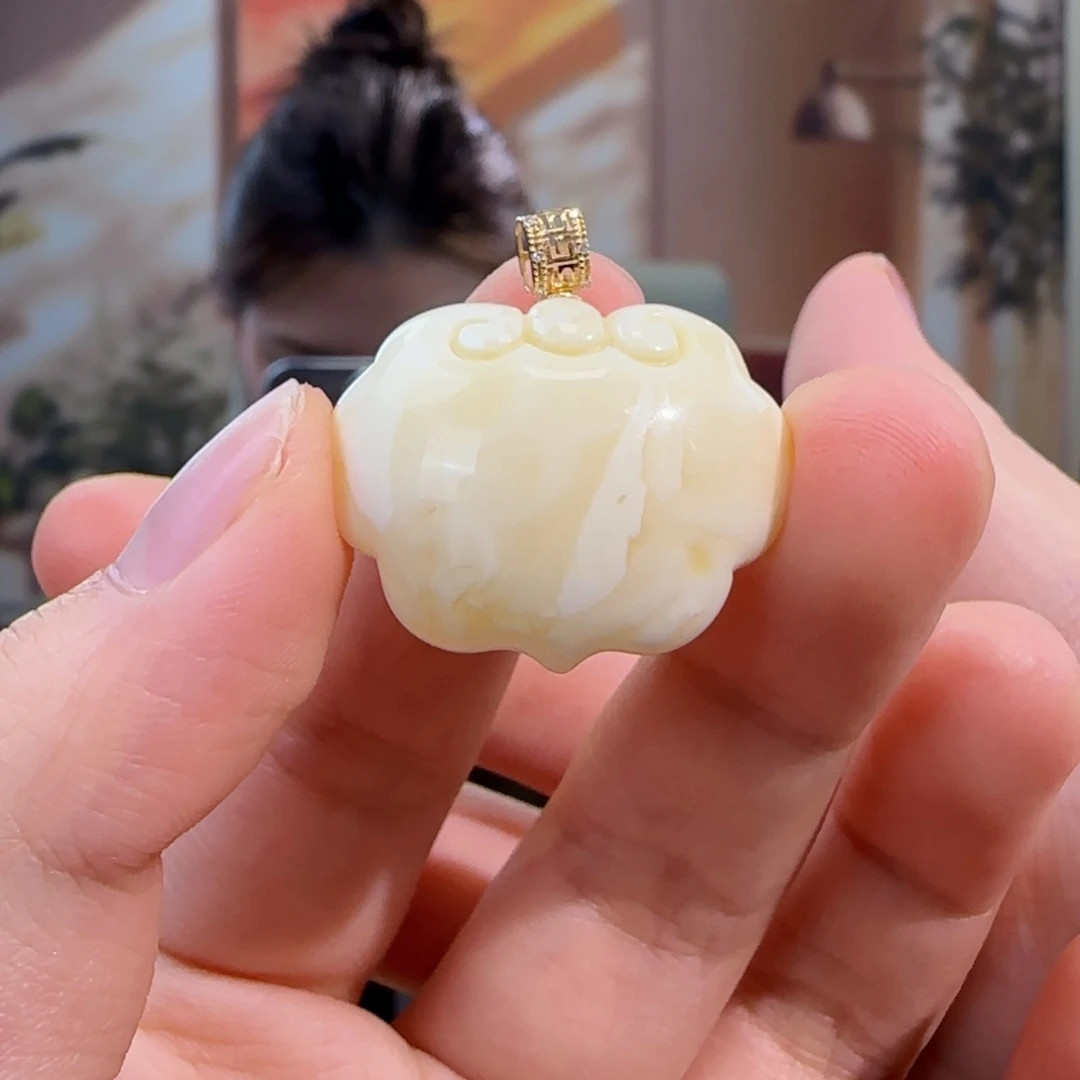 蜜蜡18K金镶嵌吊坠(不含链)