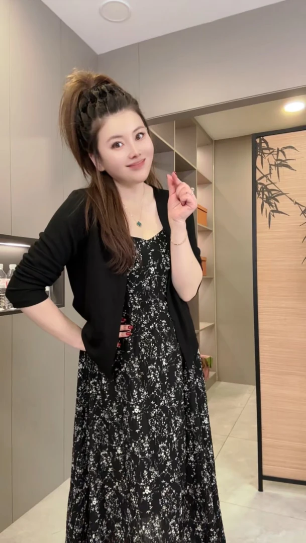 【婷婷】2025夏季新款时尚洋气大方优雅显瘦6005碎花连衣裙